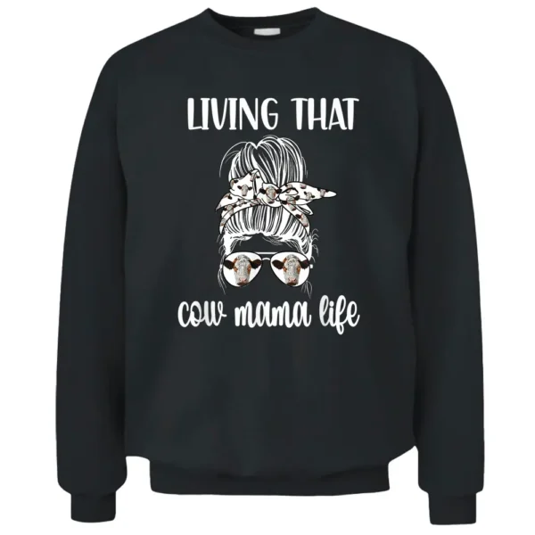 Living That Cow Mama Life Cow Lover Cow Mom Cow Farmer Pullover Sweatshirt